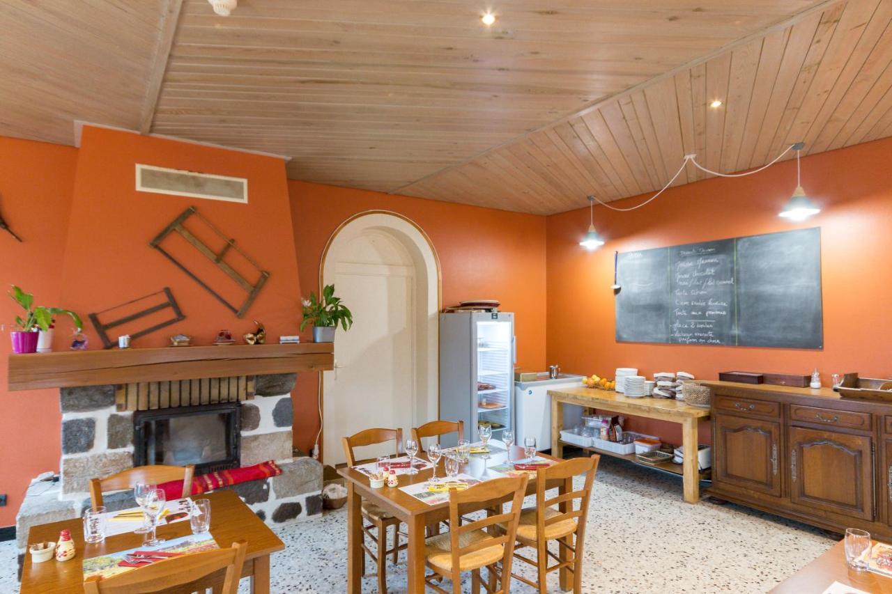 Hotel Restaurant Le Foirail Saint-Haon 外观 照片
